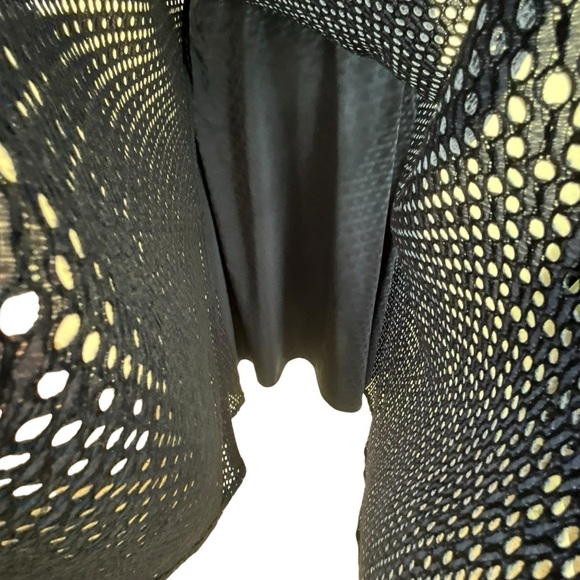 Eva Mandes Elegant Navy Blue Crochet Skirt - Picture 10 of 10